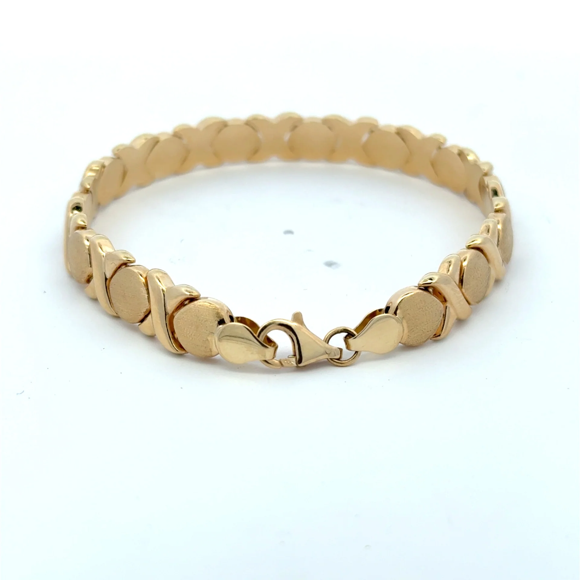 Bracelet Textured X&O with Lobster Lock 8.5mm 7.5" 14K - Image 4