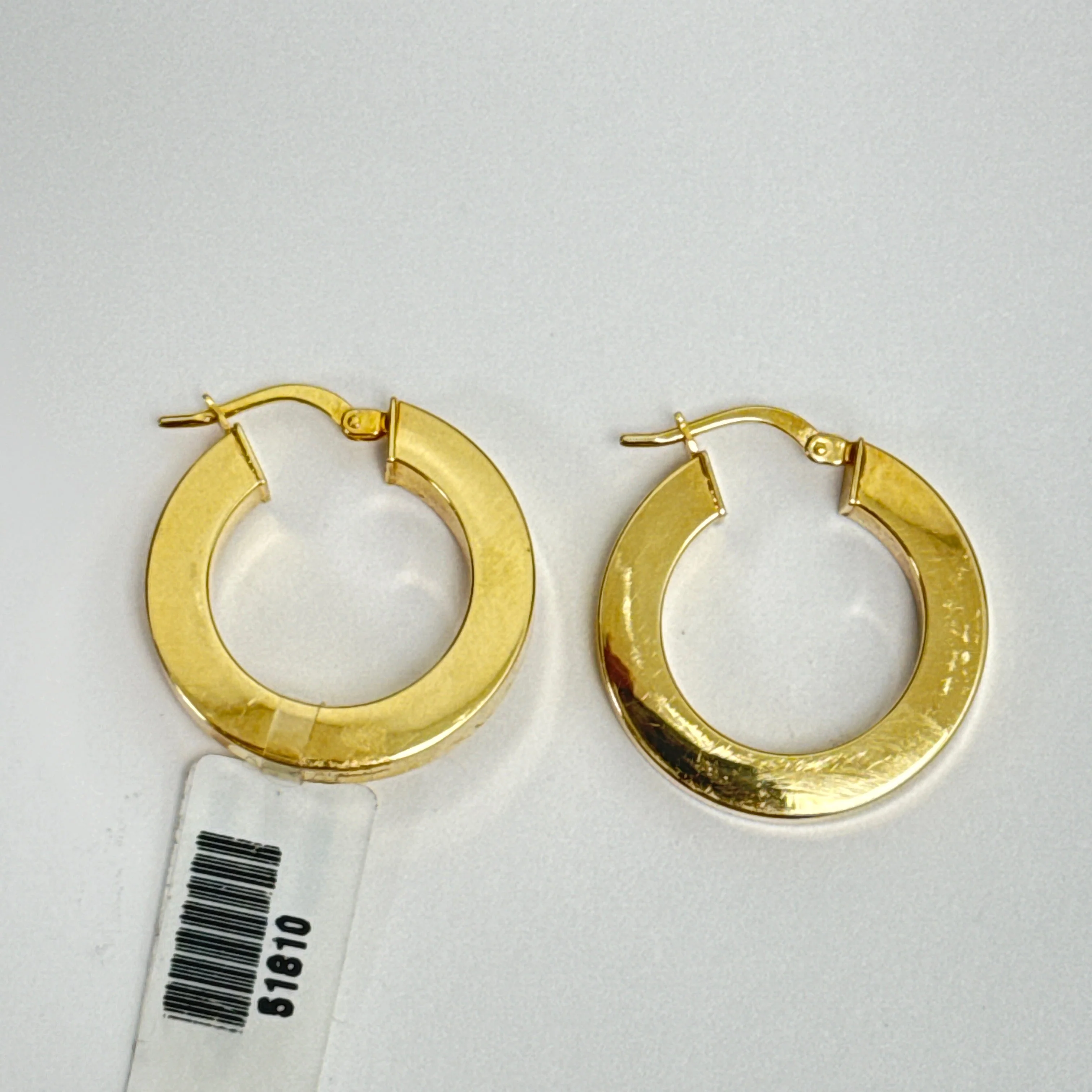 14k Chic Yellow Gold Hoop Earrings