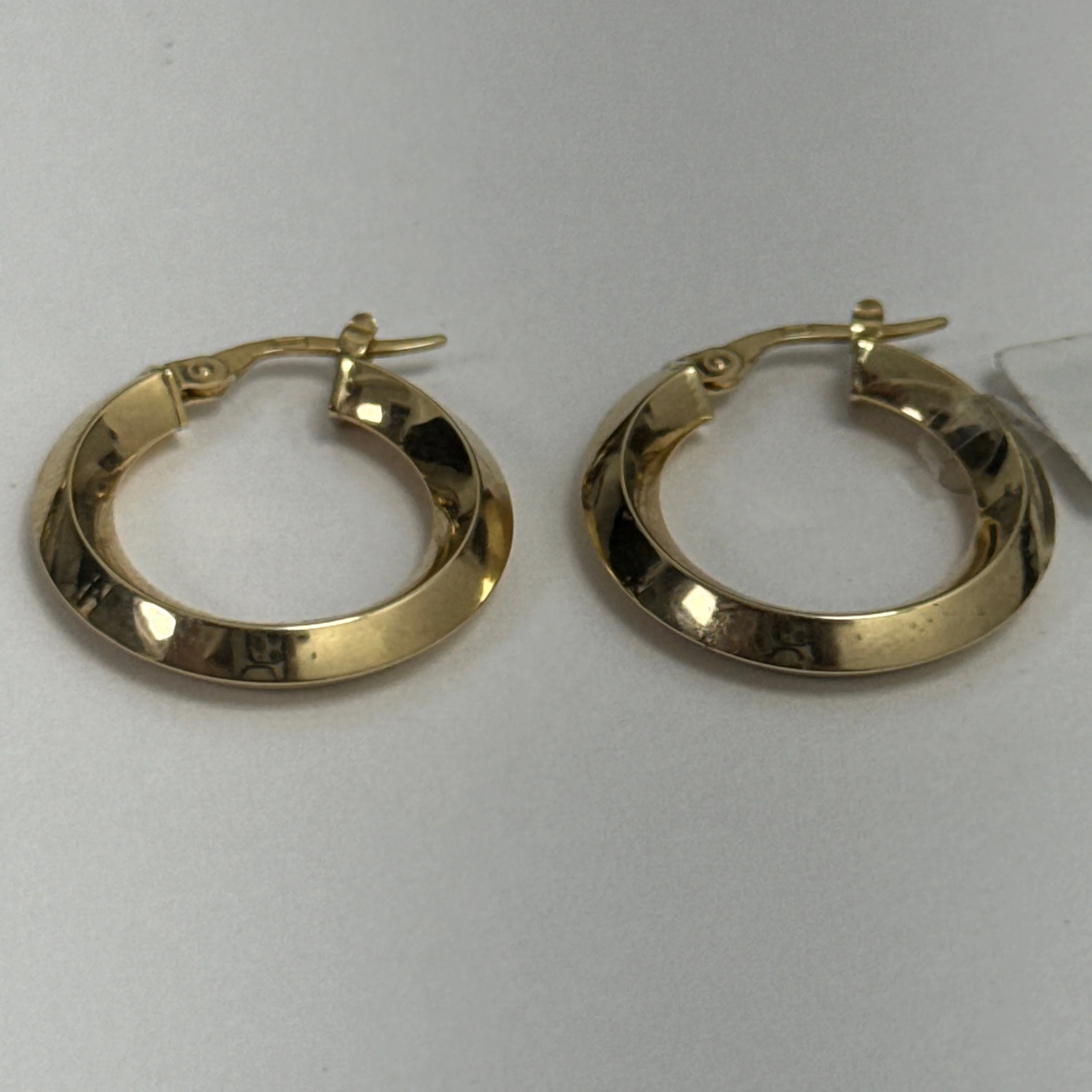 14k Classic Yellow Gold Hoop Earrings - Image 3