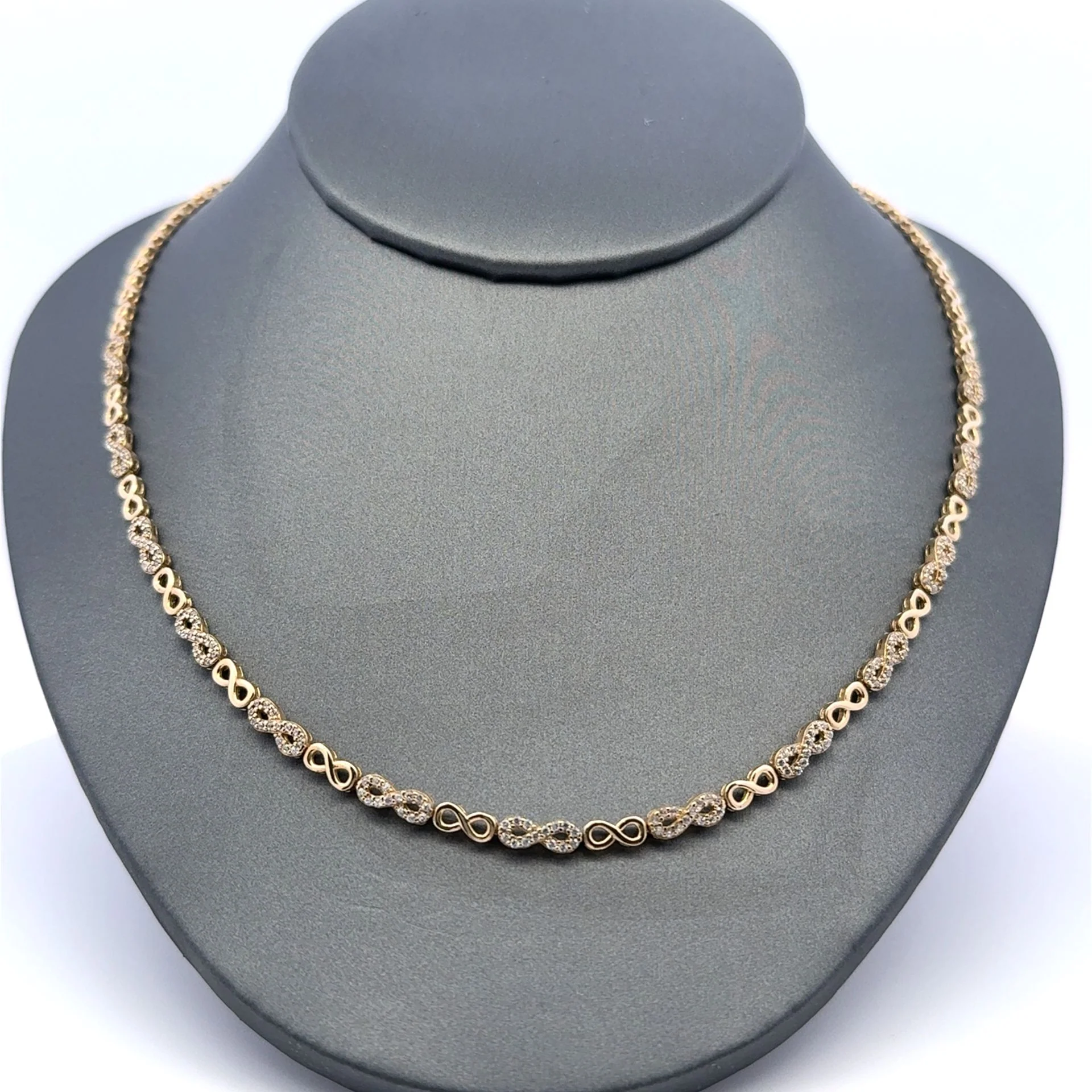 Necklaces Eight/Iced Eight Link 3mm 18" 10K