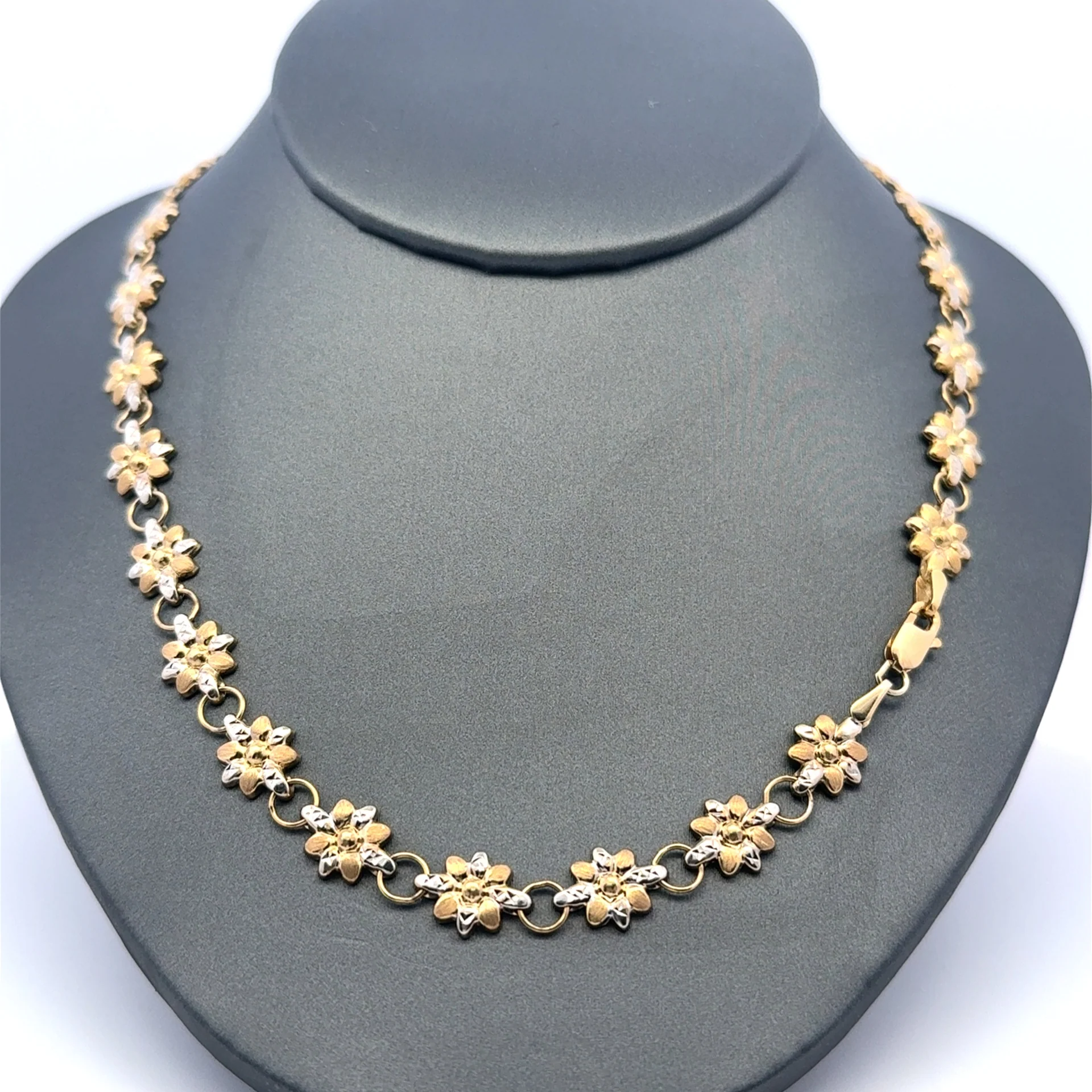Necklaces Two-Tone Daisy Chain 9mm 18" 10K - Image 2